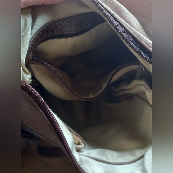 Danier Messenger Crossbody Leather Purse - Picture 6 of 13